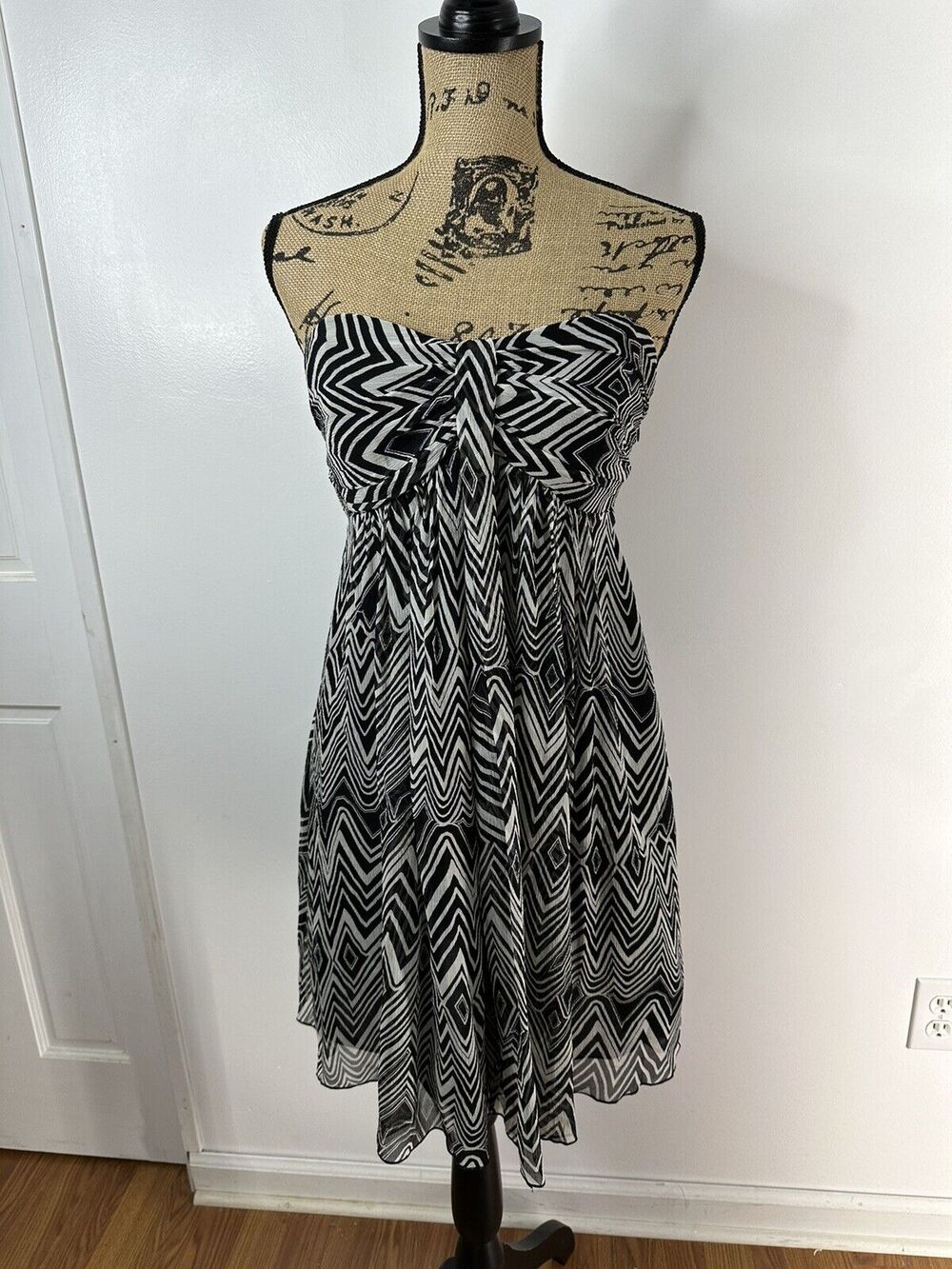 Express Silk Mini Dress NEW Size 8 Ikat Removable Straps Black White Flouncy